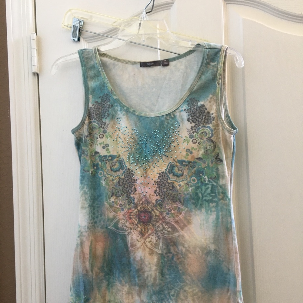 FINAL MARKDOWN Ladies apt.9 tank medium